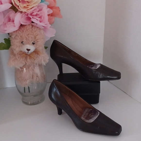 Aerosoles ENVY VN Women's Pump Size 6M Brown Leather Upper. - Picture 3 of 10